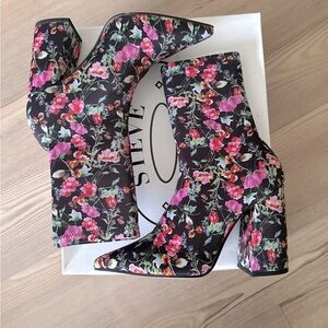 NIB VTG Steve Madden Lombard Floral Boots
